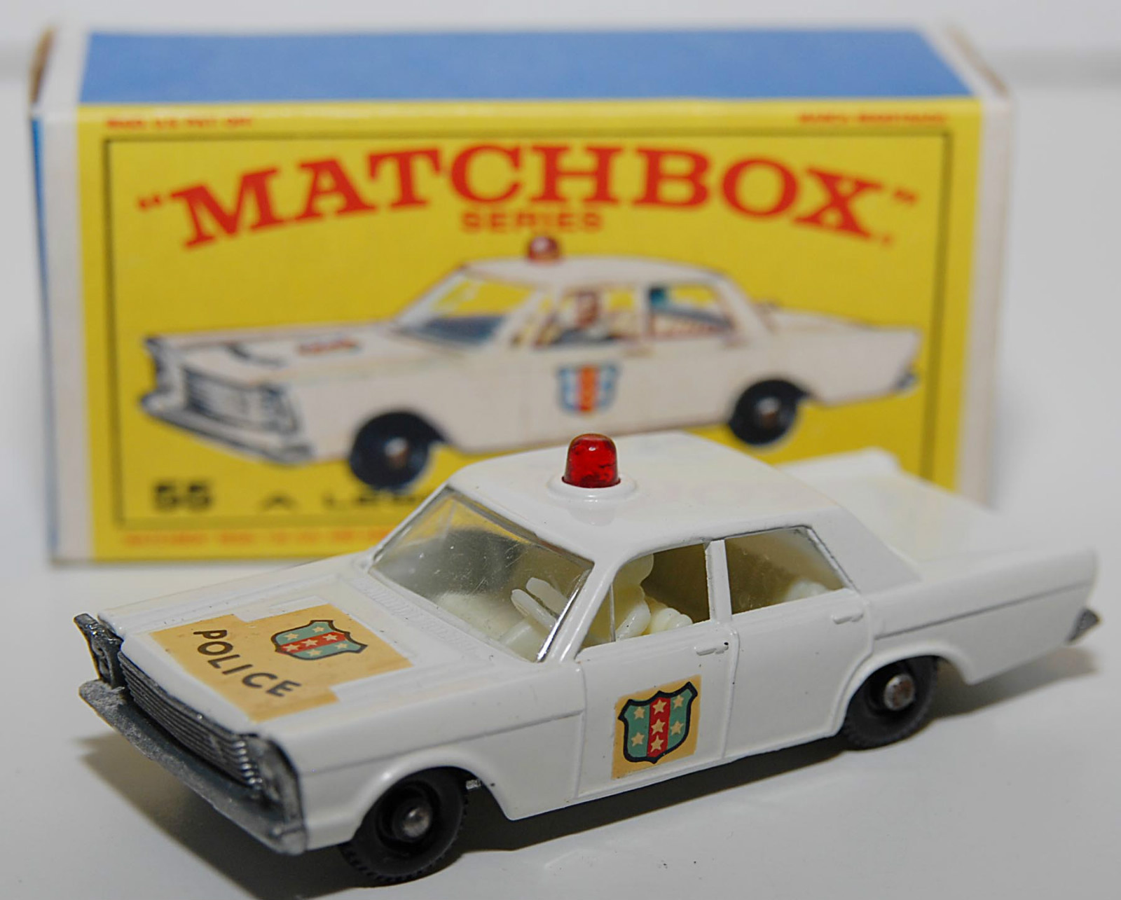 Matchbox-Vintage-55C-Ford-Galaxie-Police-Car-White-02