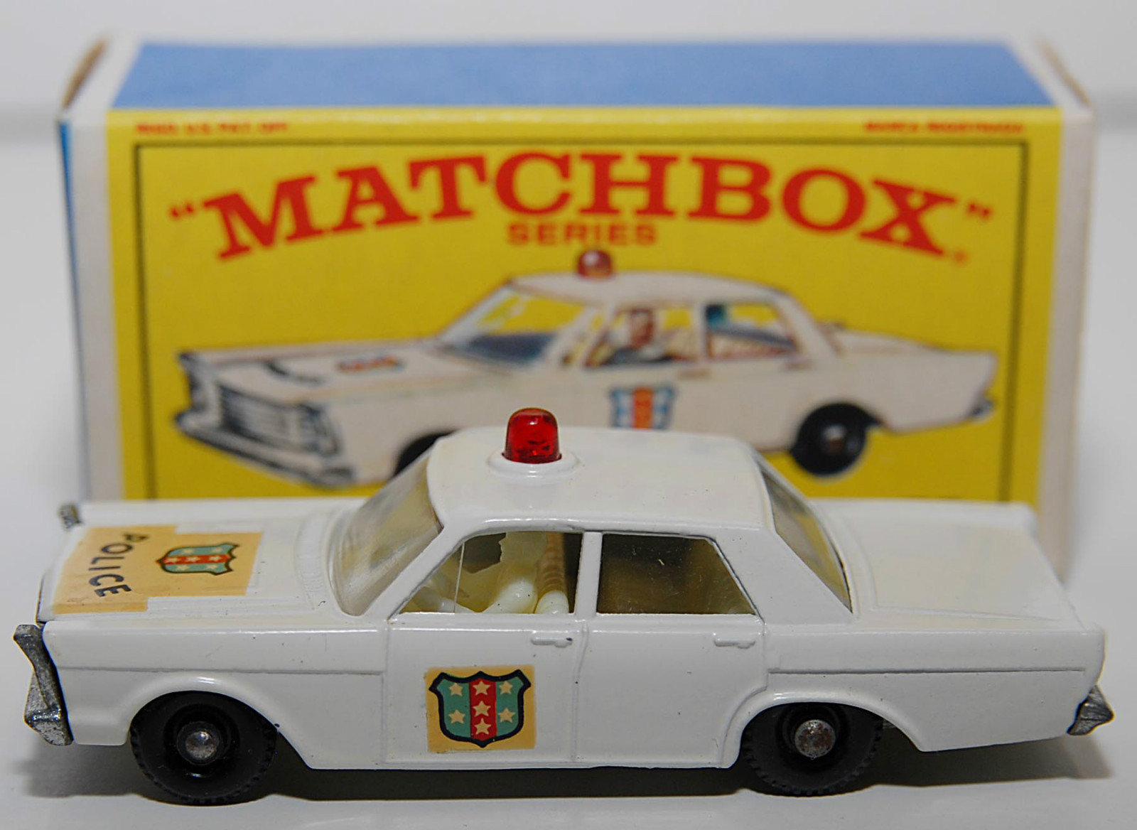 Matchbox-Vintage-55C-Ford-Galaxie-Police-Car-White-04