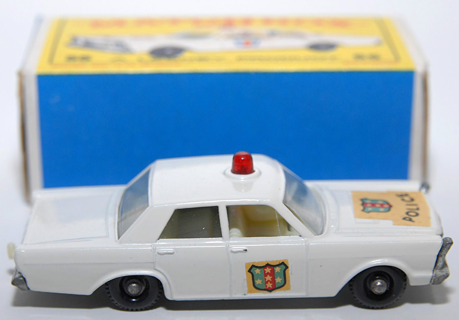 Matchbox-Vintage-55C-Ford-Galaxie-Police-Car-White-06
